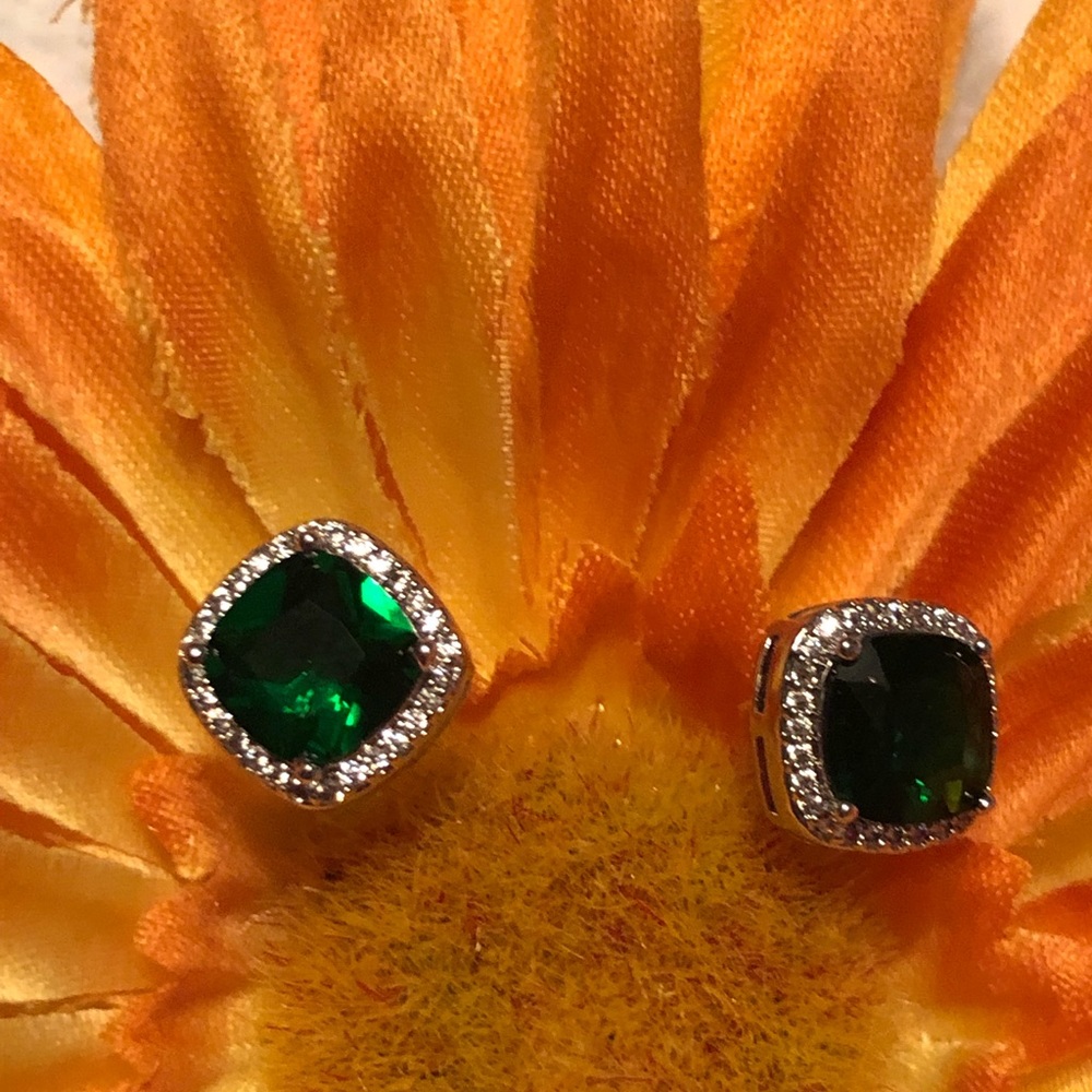 ❤️set/3 CZ studs - Picture 3 of 5